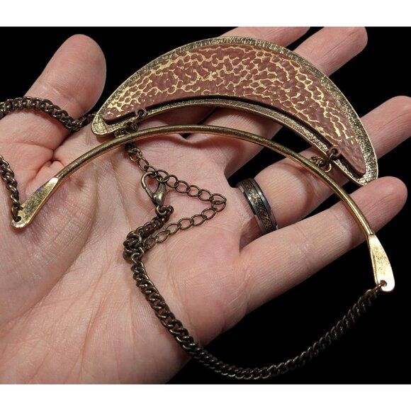 Brutalist Distressed Gold Tone And Brown Statement Necklace - Picture 3 of 8